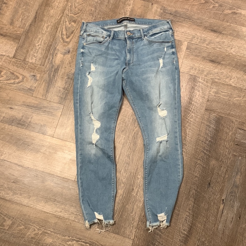 distressed jeans - Picture 3 of 4